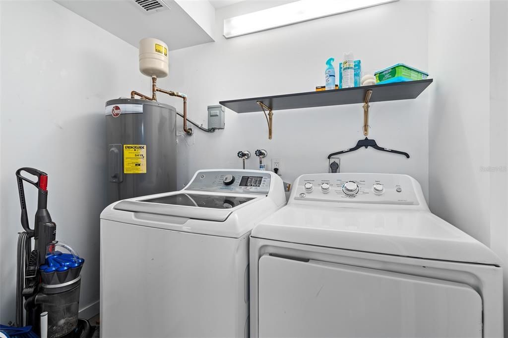 For Sale: $299,900 (2 beds, 1 baths, 1508 Square Feet)