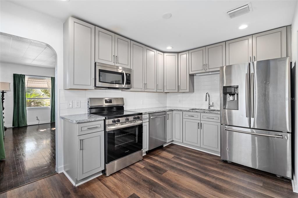 For Sale: $299,900 (2 beds, 1 baths, 1508 Square Feet)