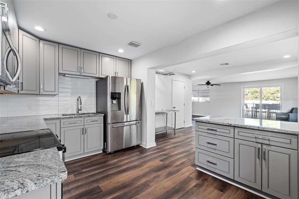 For Sale: $299,900 (2 beds, 1 baths, 1508 Square Feet)