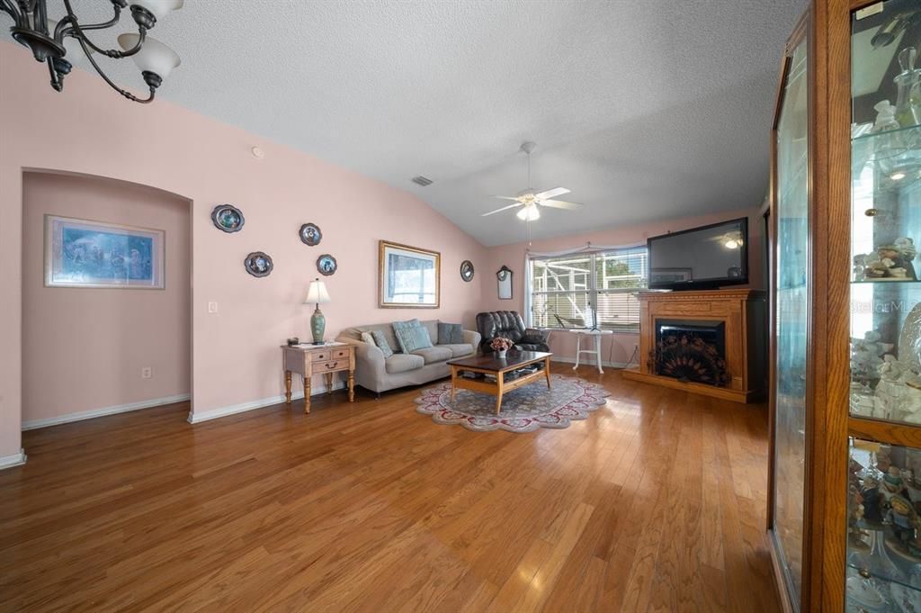 For Sale: $409,900 (3 beds, 2 baths, 1677 Square Feet)