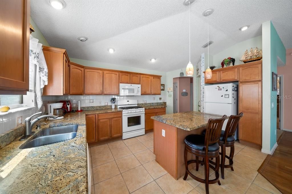 For Sale: $409,900 (3 beds, 2 baths, 1677 Square Feet)