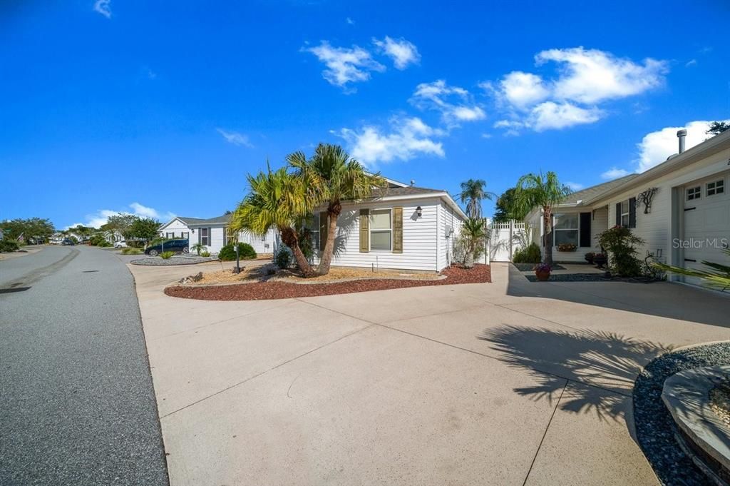 For Sale: $409,900 (3 beds, 2 baths, 1677 Square Feet)