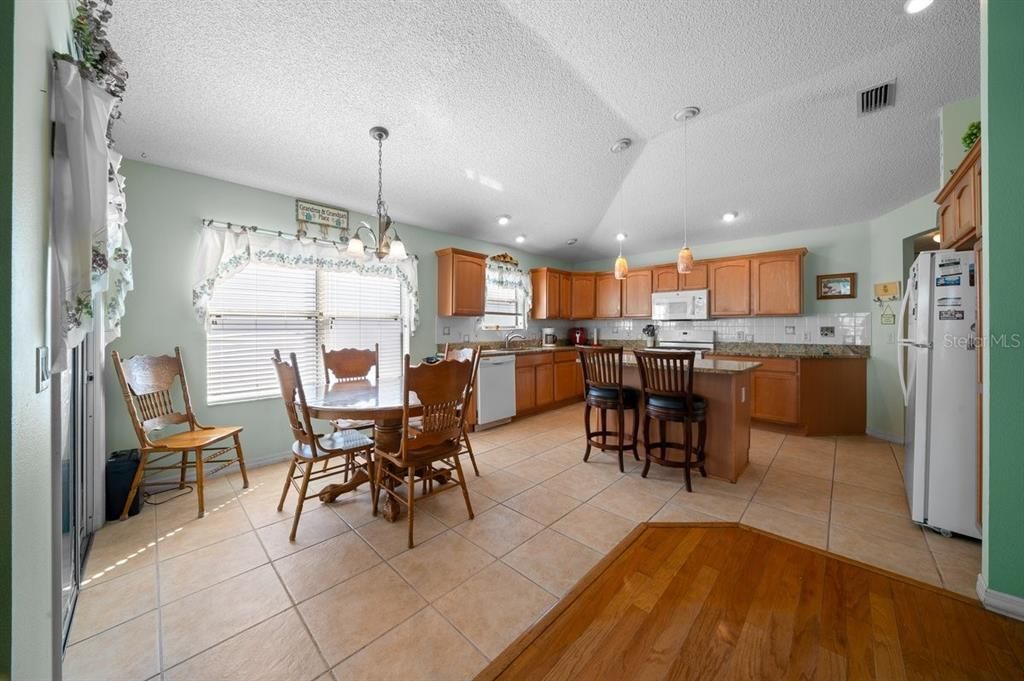For Sale: $409,900 (3 beds, 2 baths, 1677 Square Feet)
