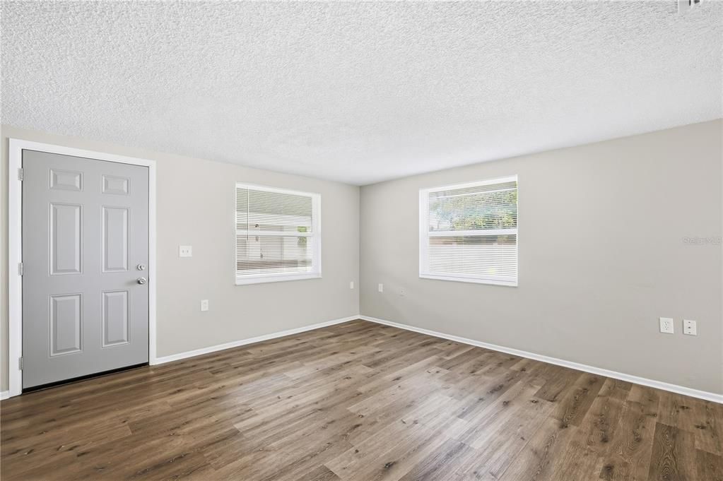 For Rent: $1,399 (2 beds, 1 baths, 1404 Square Feet)