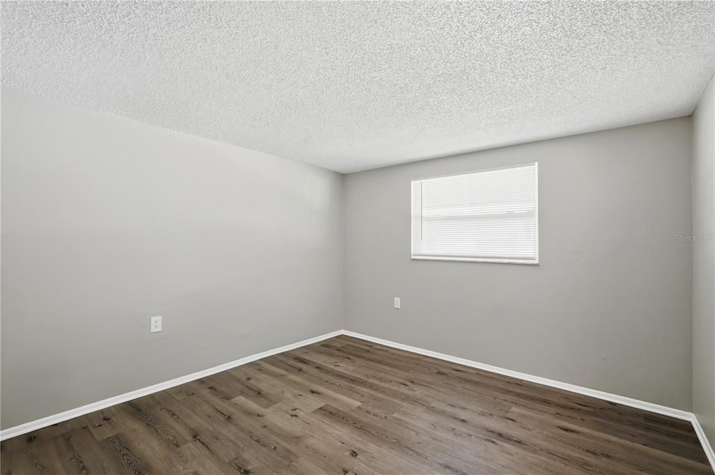 For Rent: $1,399 (2 beds, 1 baths, 1404 Square Feet)