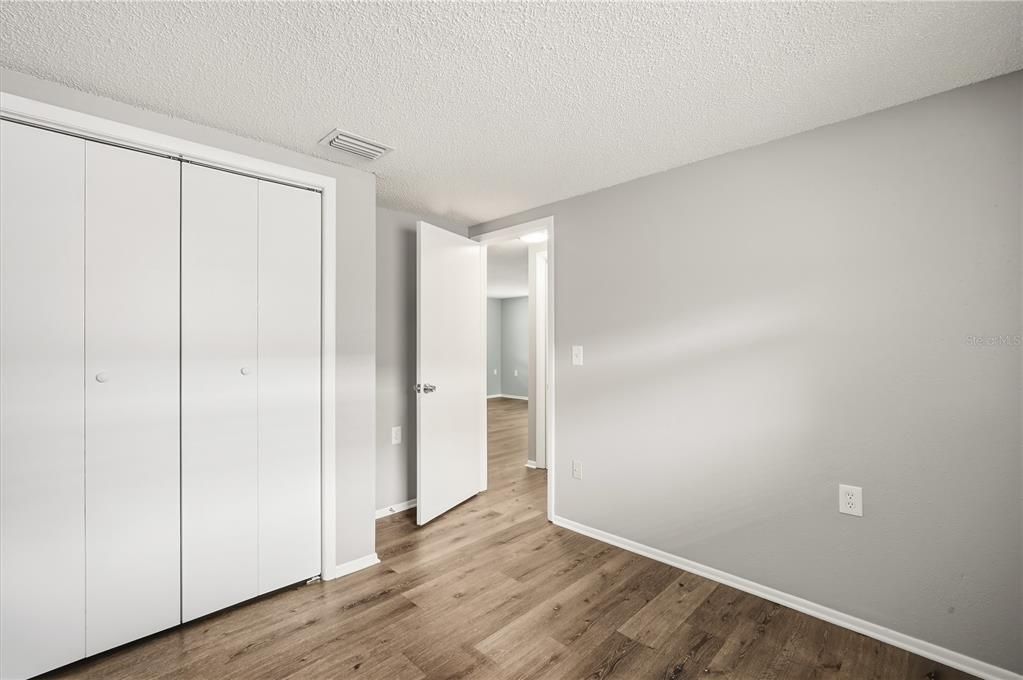 For Rent: $1,399 (2 beds, 1 baths, 1404 Square Feet)