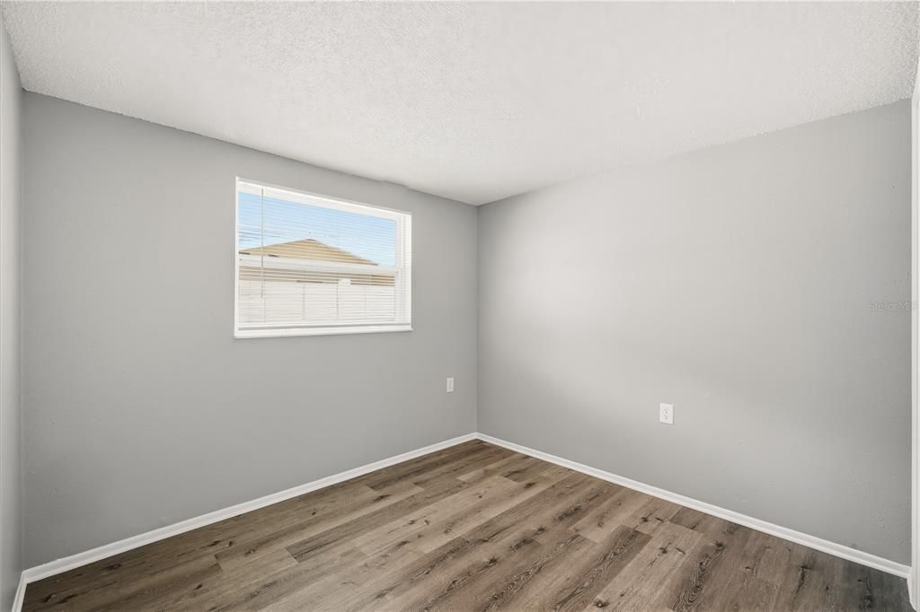 For Rent: $1,399 (2 beds, 1 baths, 1404 Square Feet)