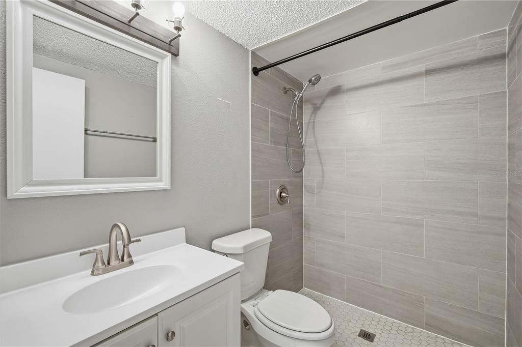 For Rent: $1,399 (2 beds, 1 baths, 1404 Square Feet)