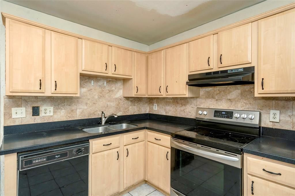 For Sale: $285,000 (3 beds, 2 baths, 1485 Square Feet)