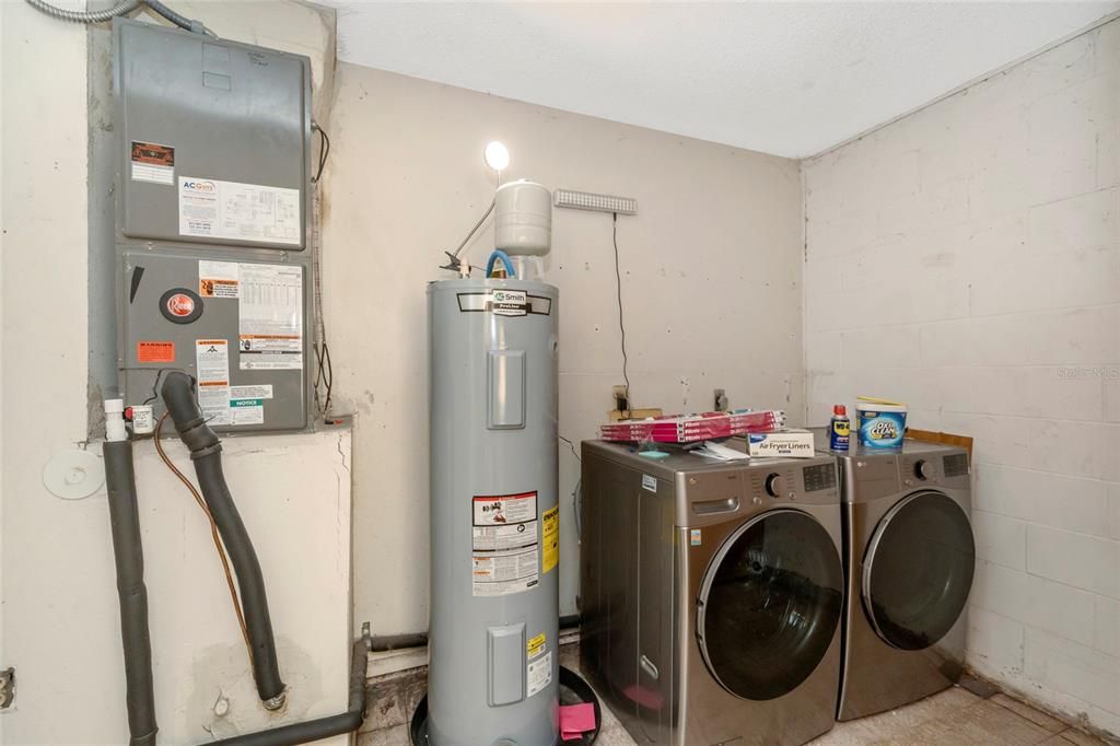 For Sale: $285,000 (3 beds, 2 baths, 1485 Square Feet)