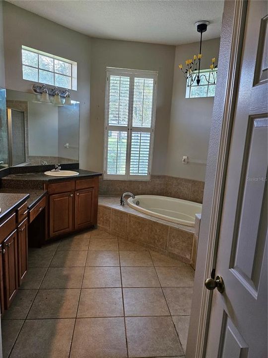 For Sale: $657,900 (5 beds, 3 baths, 3061 Square Feet)