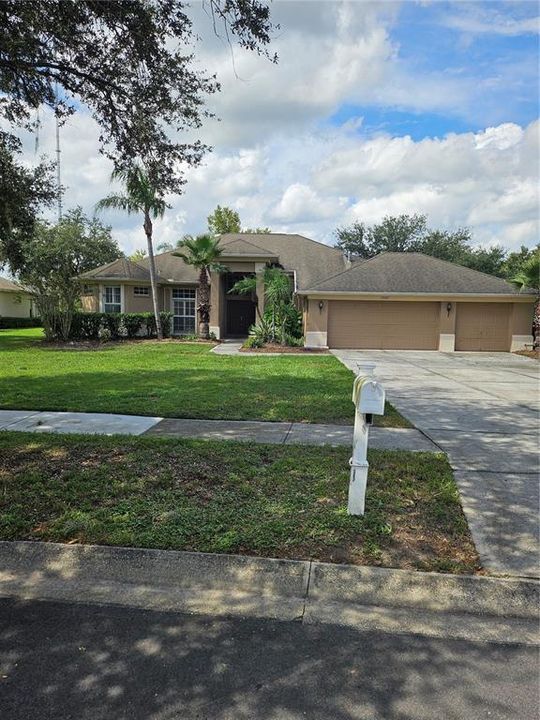 For Sale: $657,900 (5 beds, 3 baths, 3061 Square Feet)