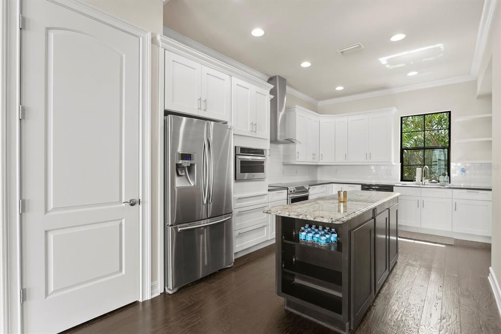 For Rent: $4,700 (4 beds, 3 baths, 2824 Square Feet)