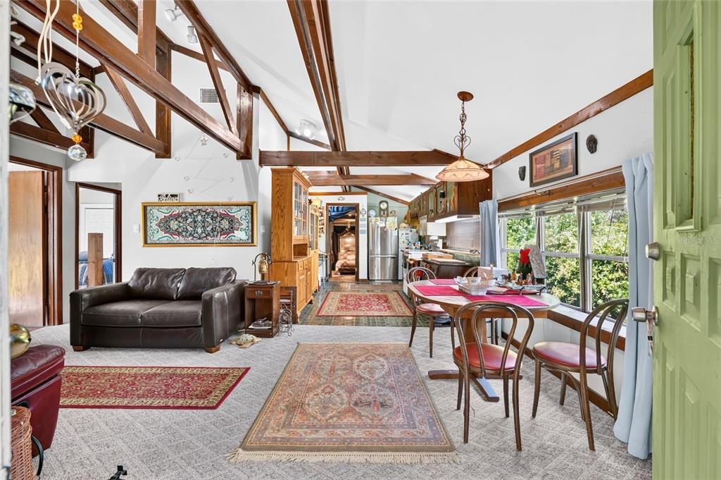 На продажу: $219,900 (3 спален, 2 ванн, 1200 Квадратных фут)