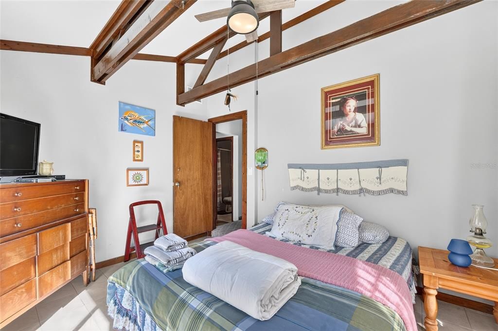 На продажу: $219,900 (3 спален, 2 ванн, 1200 Квадратных фут)