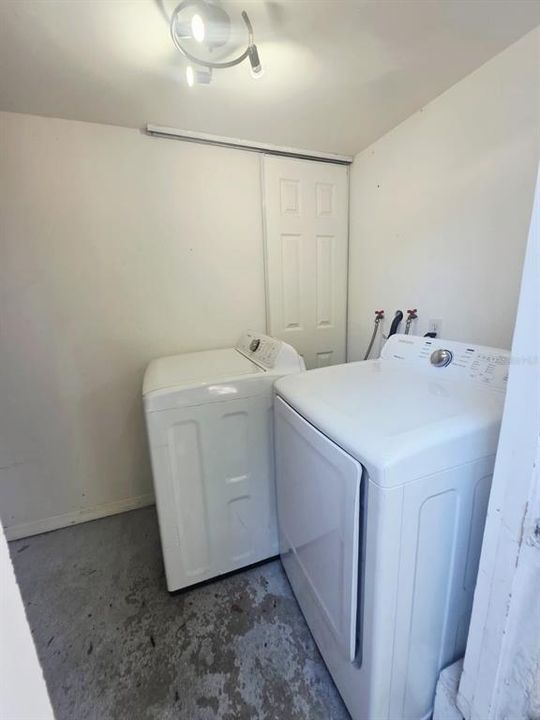 For Rent: $2,900 (3 beds, 2 baths, 876 Square Feet)