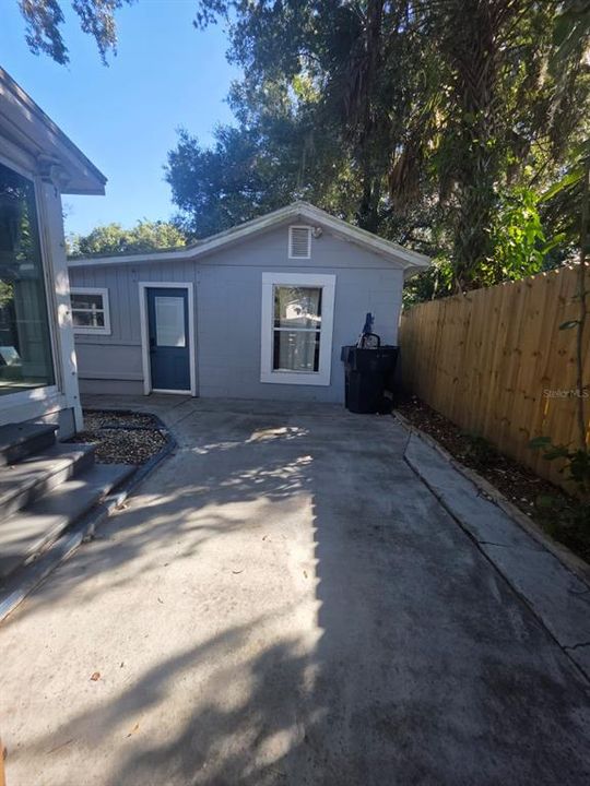 For Rent: $2,900 (3 beds, 2 baths, 876 Square Feet)