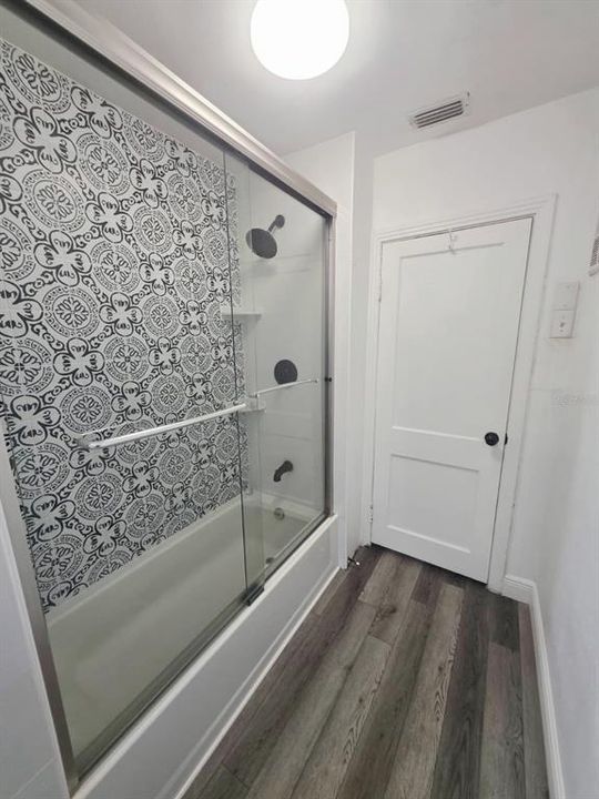 For Rent: $2,900 (3 beds, 2 baths, 876 Square Feet)