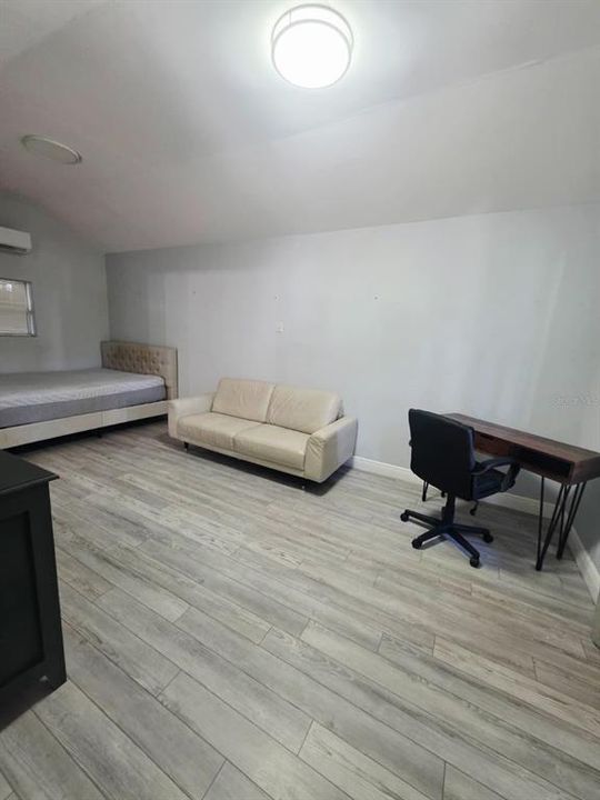For Rent: $2,900 (3 beds, 2 baths, 876 Square Feet)