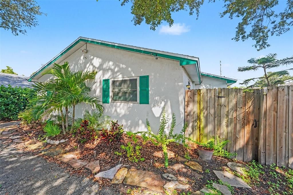 For Sale: $560,000 (4 beds, 2 baths, 1680 Square Feet)