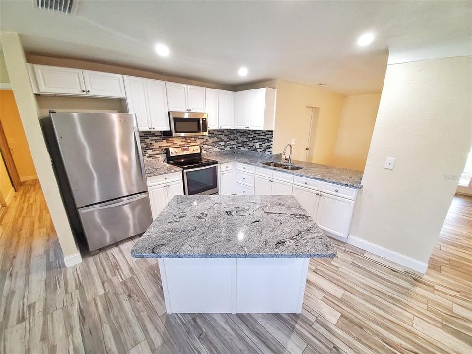 В аренду: $3,450 (4 спален, 2 ванн, 1767 Квадратных фут)