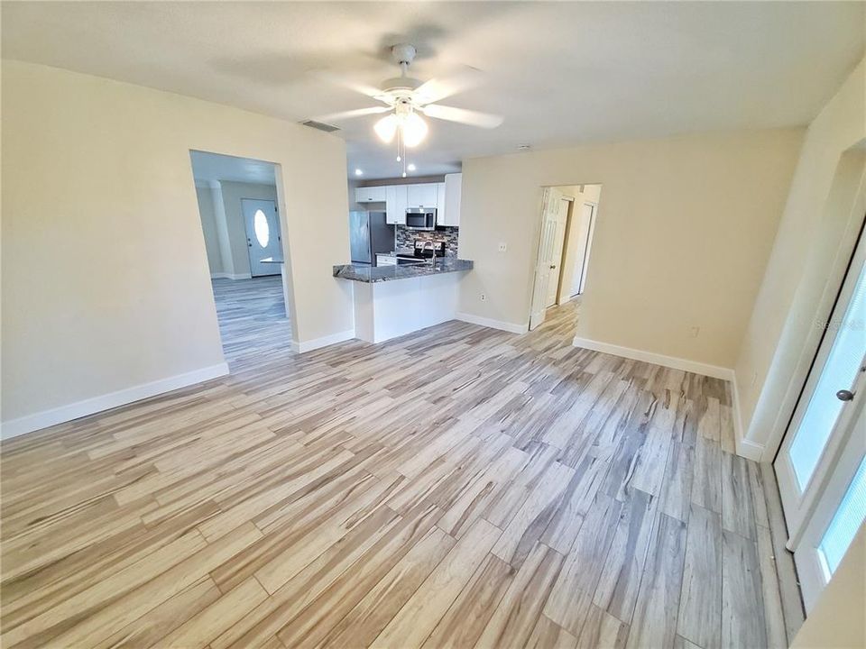 В аренду: $3,450 (4 спален, 2 ванн, 1767 Квадратных фут)