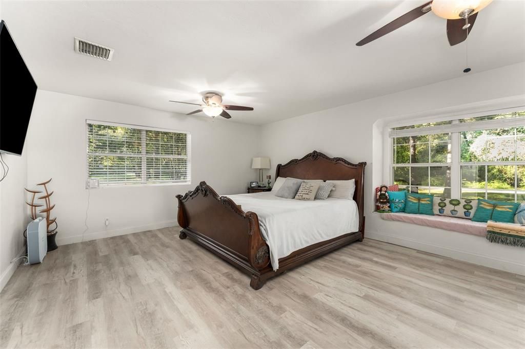 For Sale: $499,900 (4 beds, 3 baths, 3156 Square Feet)