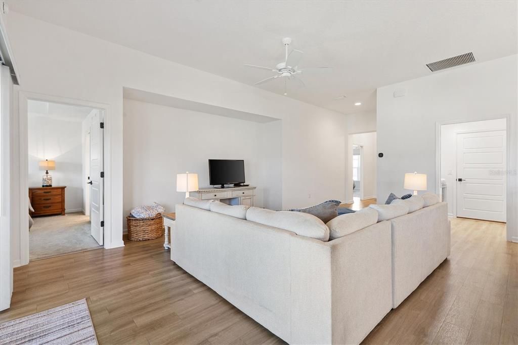 En Venta: $379,900 (3 camas, 2 baños, 1477 Pies cuadrados)
