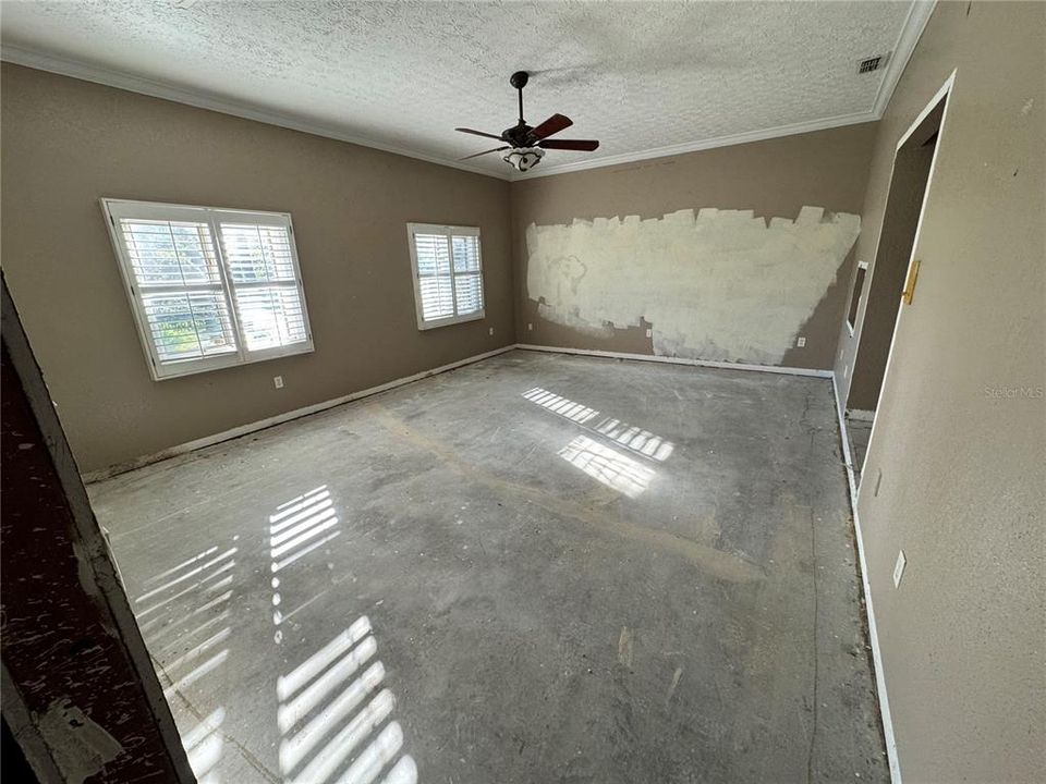 For Sale: $490,000 (3 beds, 3 baths, 3848 Square Feet)