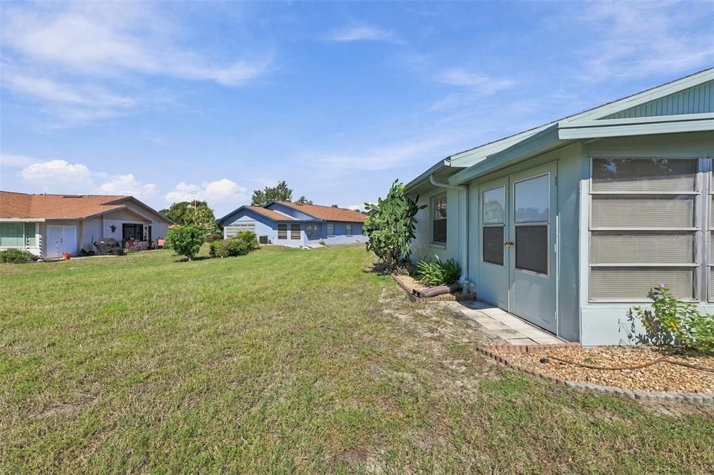 For Sale: $149,000 (2 beds, 2 baths, 984 Square Feet)
