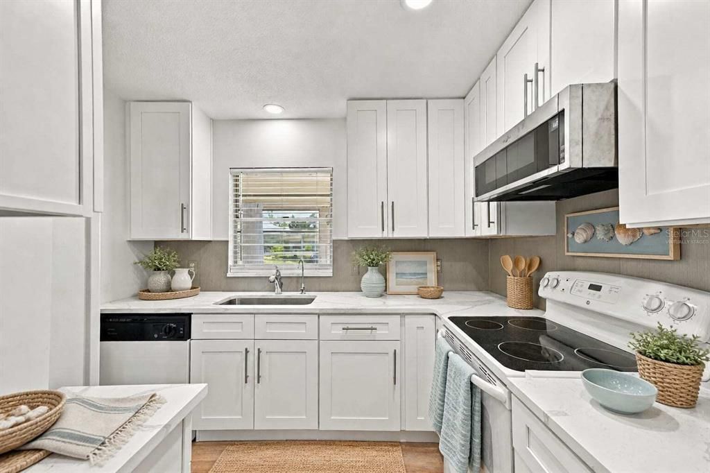 For Sale: $149,000 (2 beds, 2 baths, 984 Square Feet)