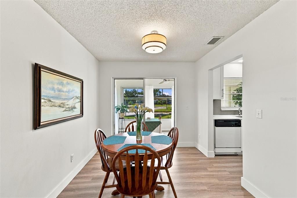 For Sale: $149,000 (2 beds, 2 baths, 984 Square Feet)