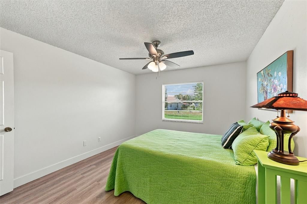 For Sale: $149,000 (2 beds, 2 baths, 984 Square Feet)