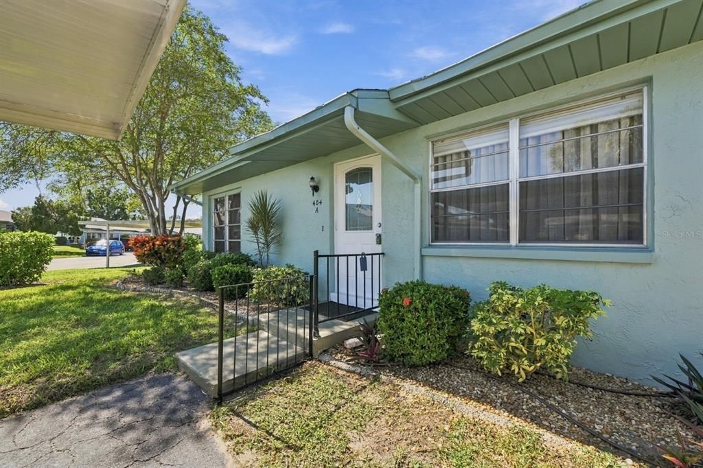 For Sale: $149,000 (2 beds, 2 baths, 984 Square Feet)