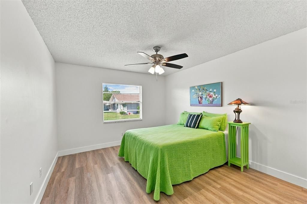 For Sale: $149,000 (2 beds, 2 baths, 984 Square Feet)