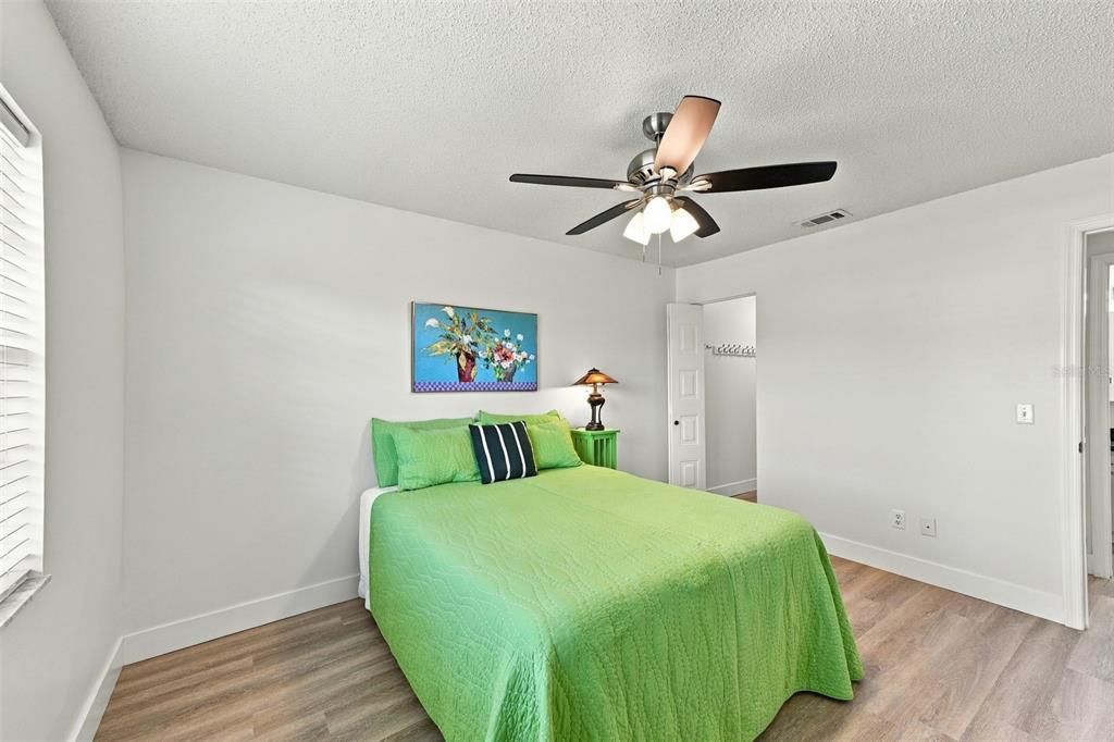 For Sale: $149,000 (2 beds, 2 baths, 984 Square Feet)
