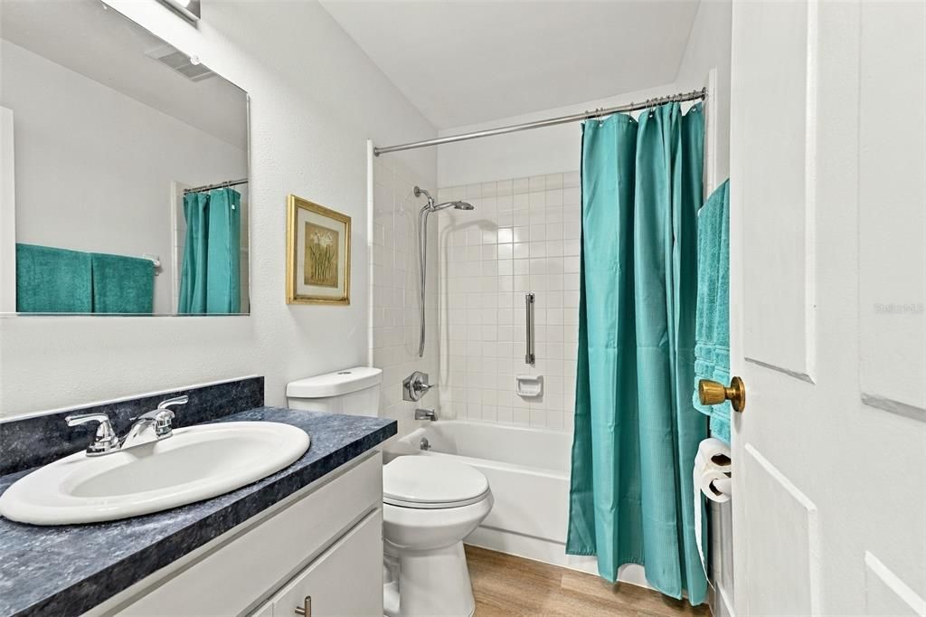 For Sale: $149,000 (2 beds, 2 baths, 984 Square Feet)