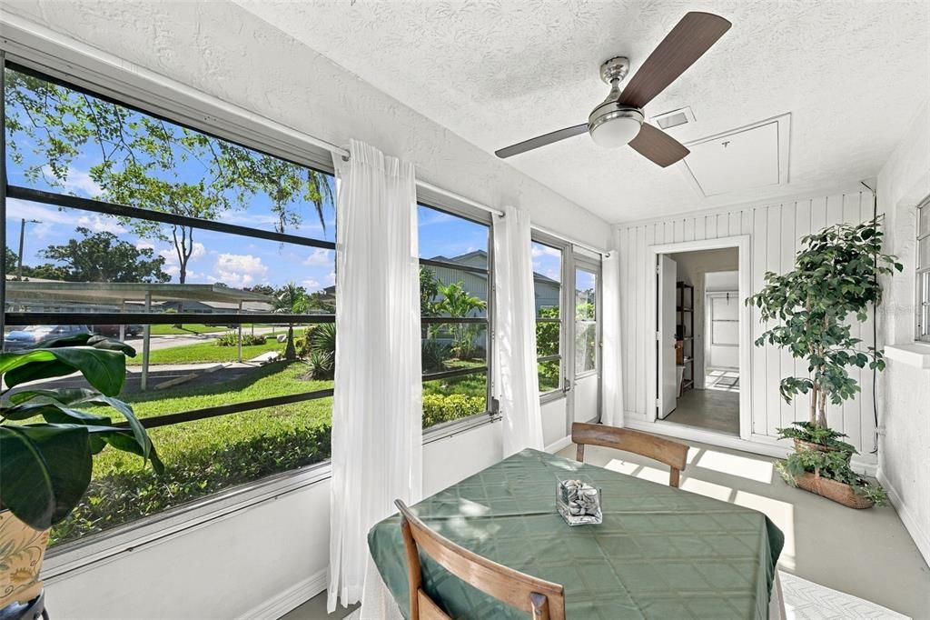 For Sale: $149,000 (2 beds, 2 baths, 984 Square Feet)