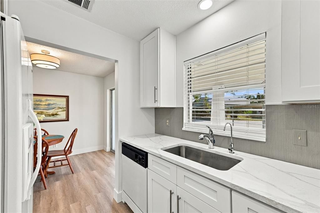 For Sale: $149,000 (2 beds, 2 baths, 984 Square Feet)