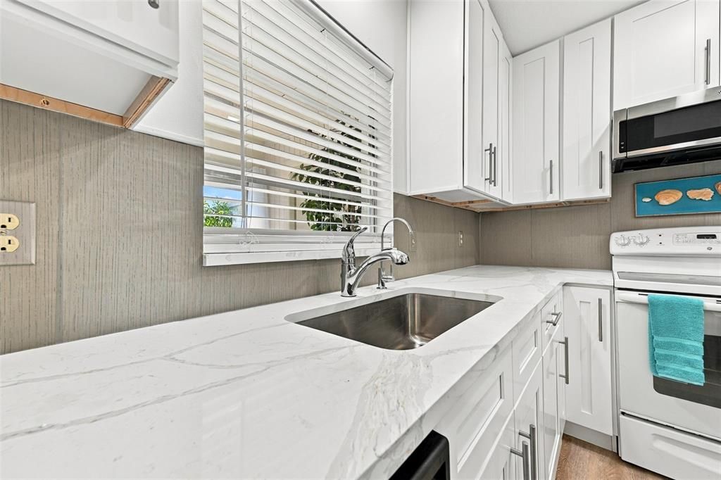 For Sale: $149,000 (2 beds, 2 baths, 984 Square Feet)