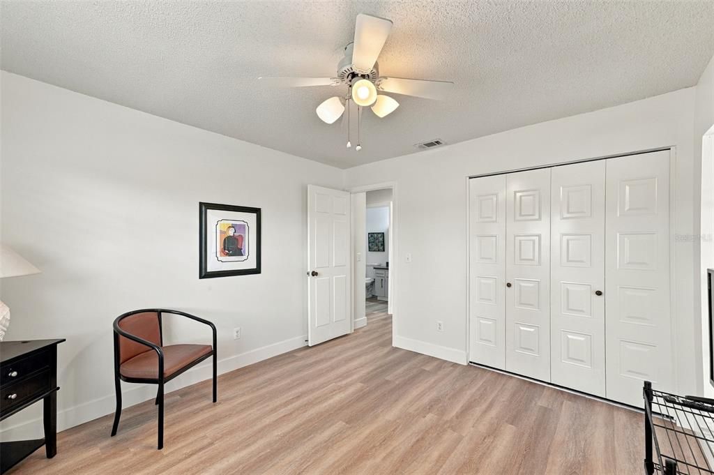 For Sale: $149,000 (2 beds, 2 baths, 984 Square Feet)