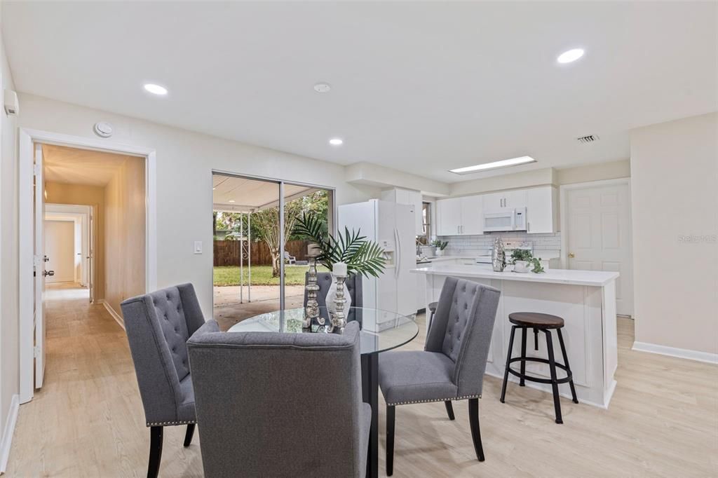 En Venta: $439,000 (3 camas, 3 baños, 1434 Pies cuadrados)