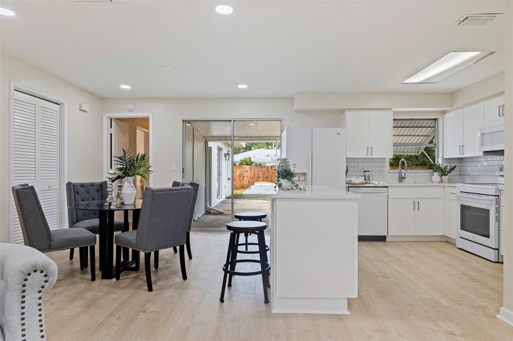 En Venta: $439,000 (3 camas, 3 baños, 1434 Pies cuadrados)