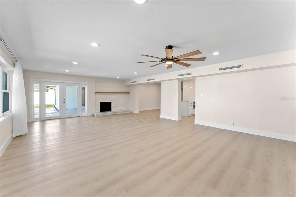En Venta: $1,350,000 (3 camas, 3 baños, 2332 Pies cuadrados)