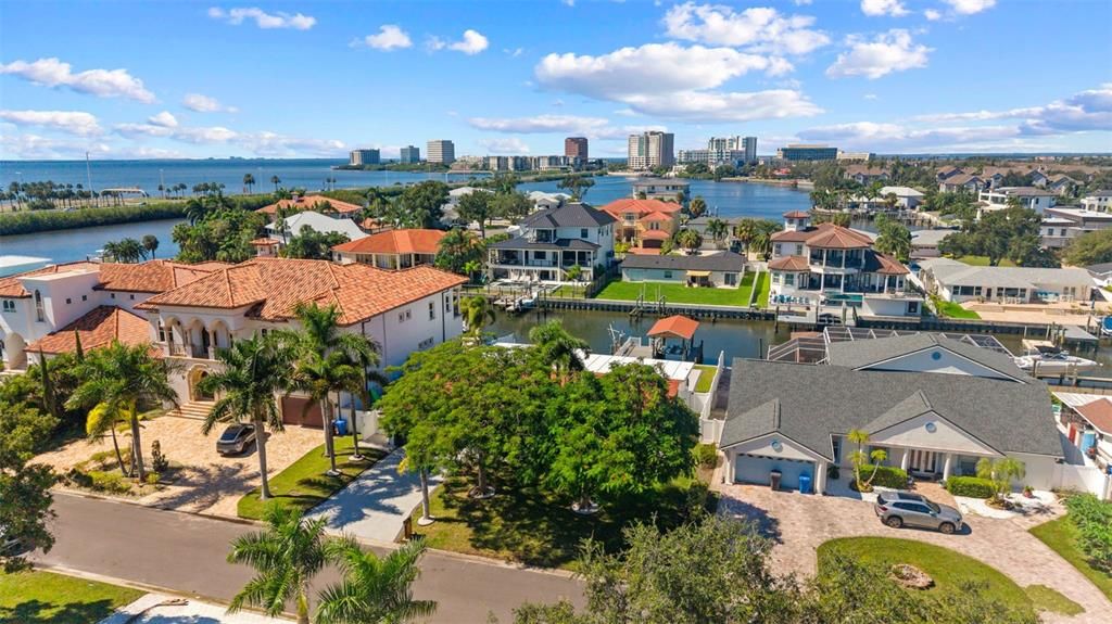 En Venta: $1,350,000 (3 camas, 3 baños, 2332 Pies cuadrados)