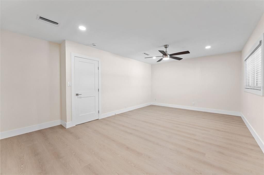 En Venta: $1,350,000 (3 camas, 3 baños, 2332 Pies cuadrados)