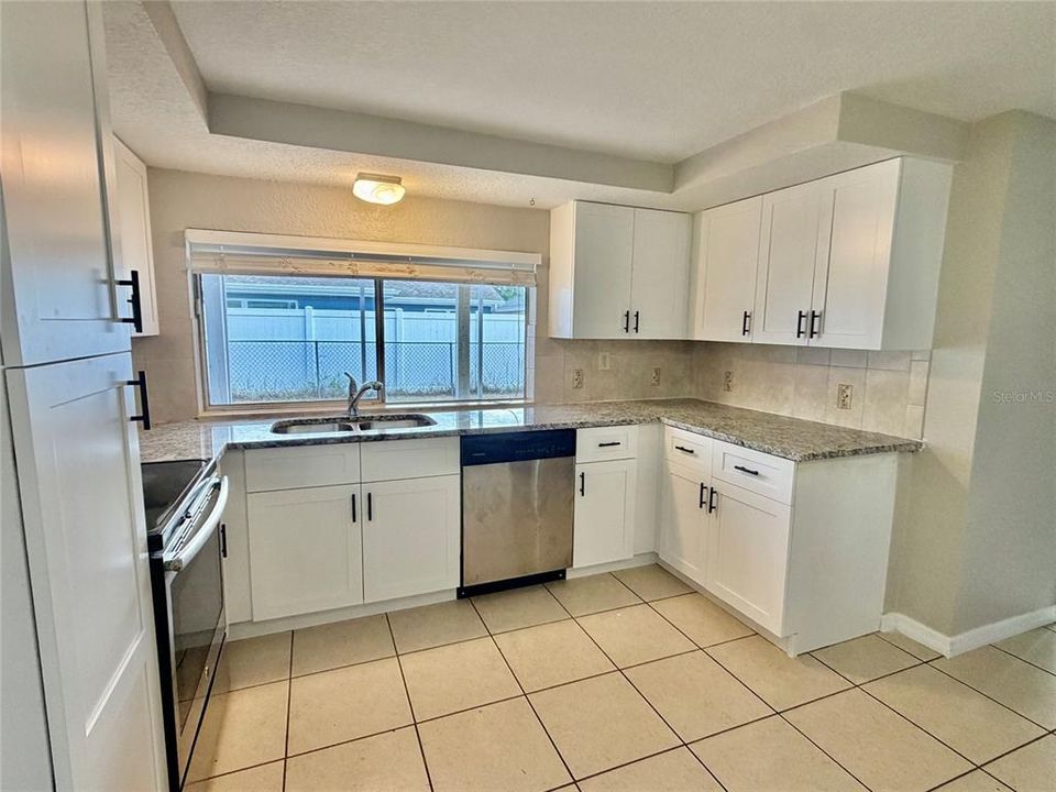 В аренду: $1,995 (3 спален, 2 ванн, 1334 Квадратных фут)