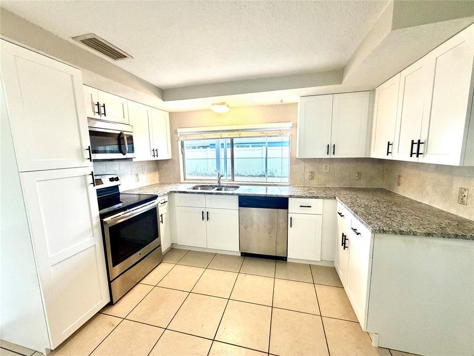 В аренду: $1,995 (3 спален, 2 ванн, 1334 Квадратных фут)