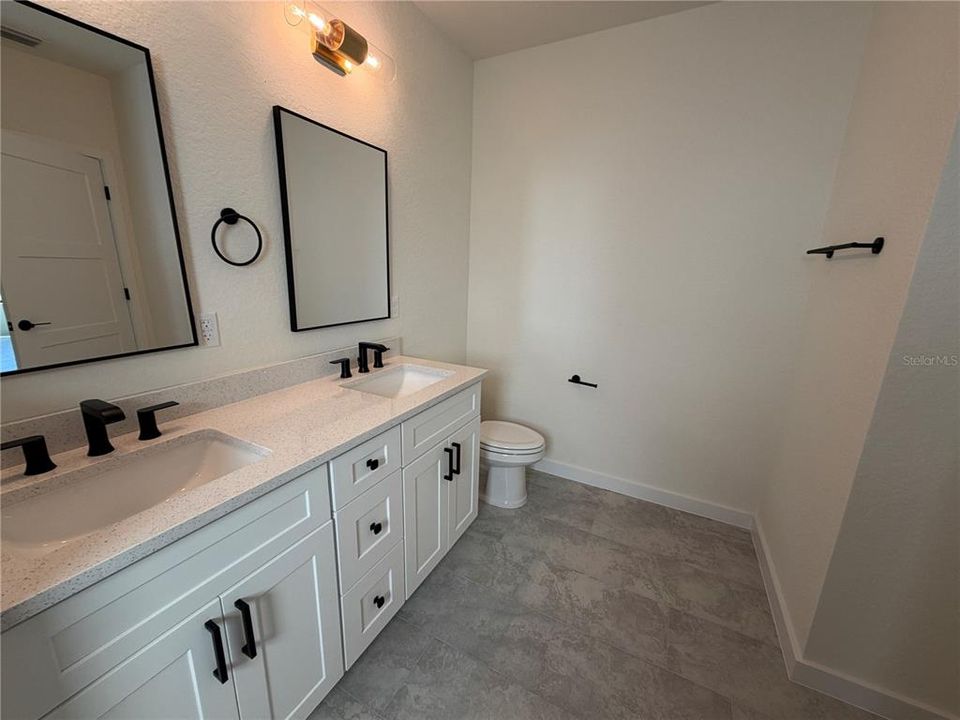 For Rent: $2,050 (3 beds, 2 baths, 1706 Square Feet)
