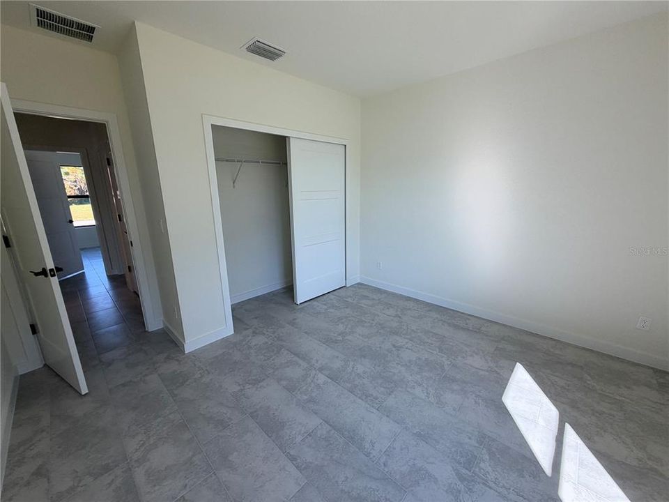 For Rent: $2,050 (3 beds, 2 baths, 1706 Square Feet)
